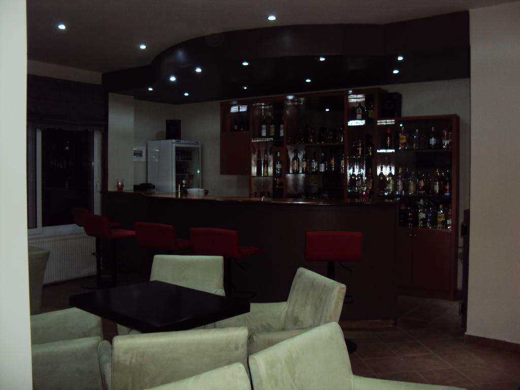 Aitheron Hotel Air Park Zervi Экстерьер фото