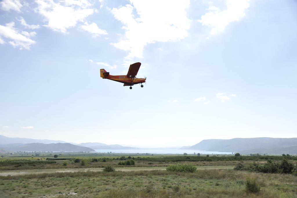 Aitheron Hotel Air Park Zervi Экстерьер фото