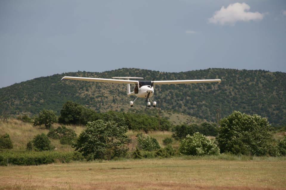 Aitheron Hotel Air Park Zervi Экстерьер фото